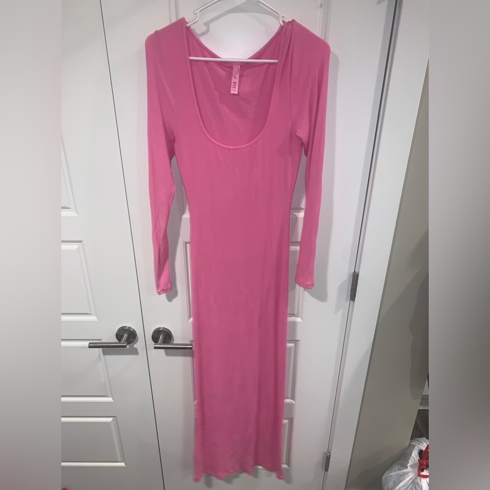 Skims bubblegum long sleeve dress